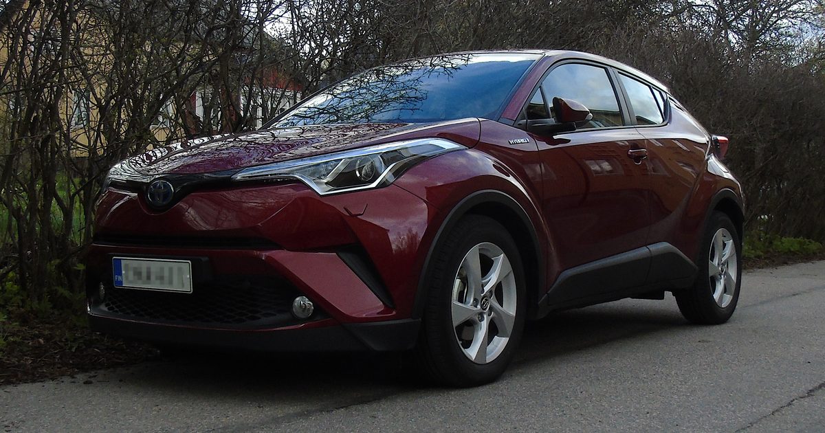 Toyota C-HR Hybrid aparcado