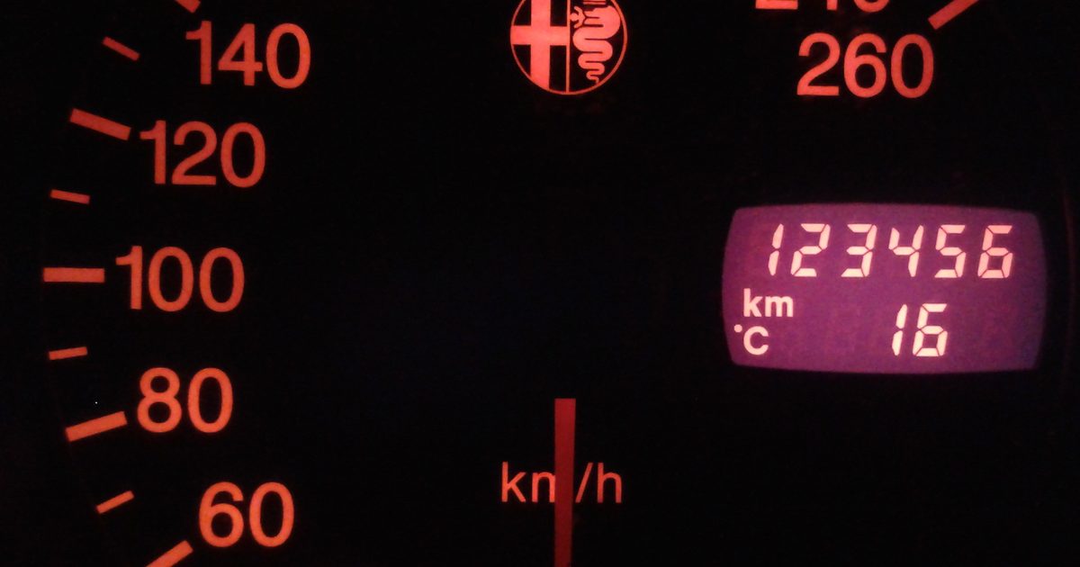 Cuentakilómetros marcando 123.456 km